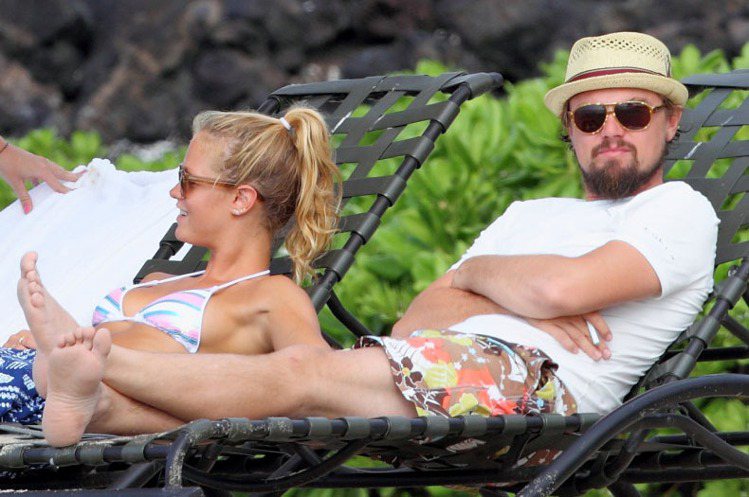 近日李奧納多與名模女友Erin Heatherton在夏威夷度假，前陣子好不容易稍微瘦下來的身型立刻「幸福肥」了起來。圖／達志影像