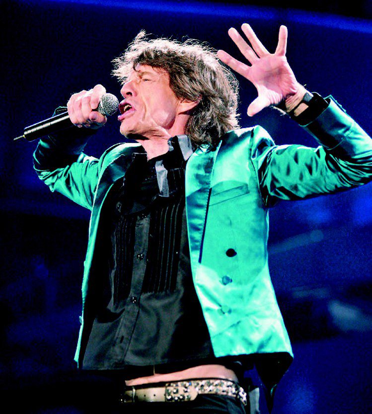 Hedi Slimane在「石破天驚」演唱會時就為主唱米克傑格設計了窄版褲與夾克。圖／路透資料照