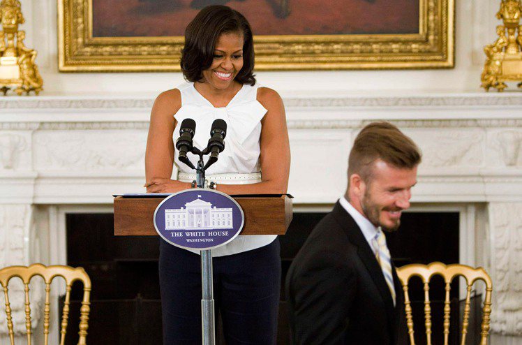 連美國第一夫人蜜雪兒歐巴馬（Michelle Obama）都難逃貝克漢的無邊魅力。圖；文／美麗佳人