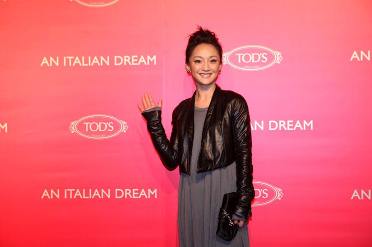 皮衣是周迅很常穿的單品。圖為2010年她出席TOD'S的「義大利夢想」首映會。圖／迪生提供