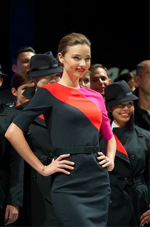 超模米蘭達柯爾4月份時為家鄉澳洲航空公司展示新制服。圖／達志影像