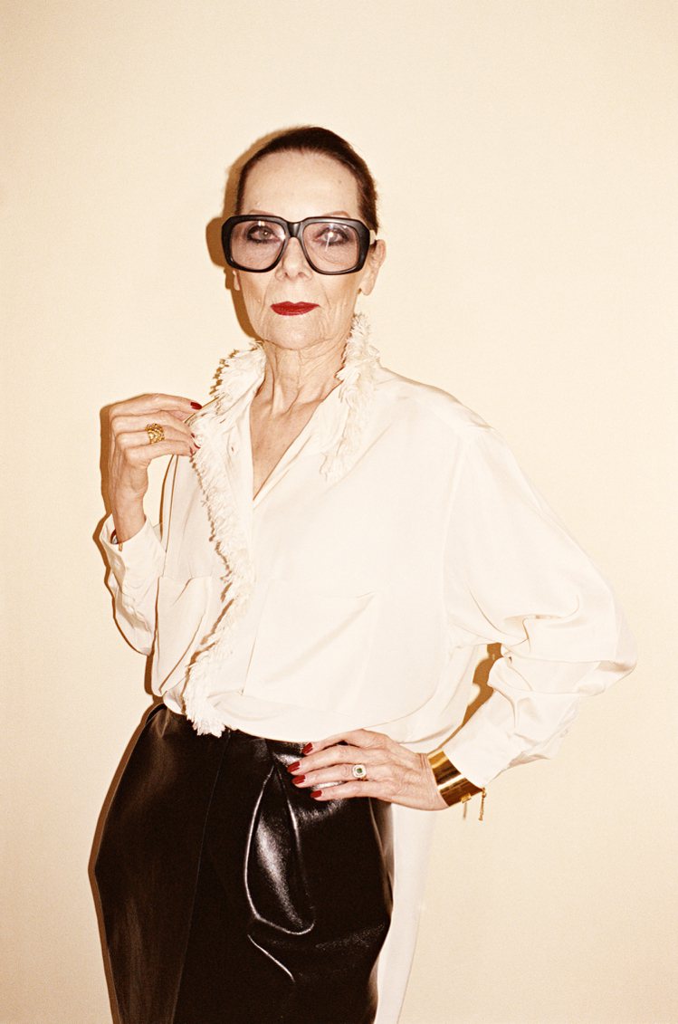 Celine在2011年時，曾邀請高齡77歲的阿嬤級名模Gitte Lee代言廣告。圖／celine提供