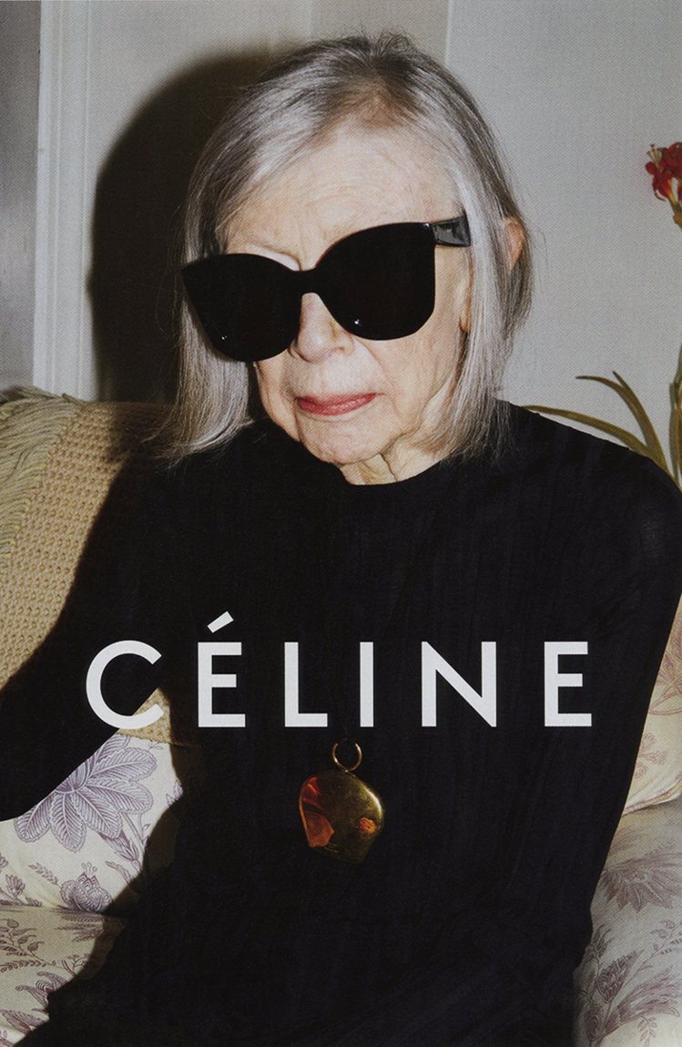 逾80歲的美國女作家Joan Didion代言Celine廣告。圖／Celine提供