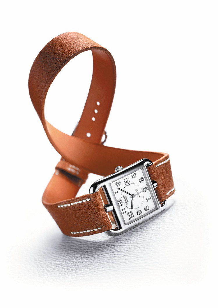 愛馬仕Cape Cod系列雙圈腕表，小牛皮材質，售價100,700元。圖／HERMES