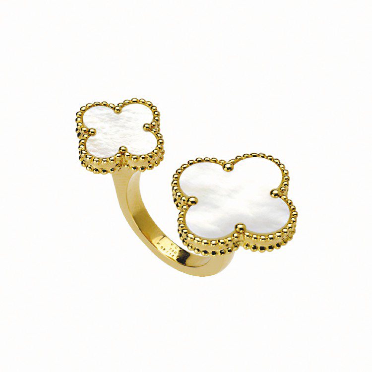 Magic Alhambra黃K金鑲嵌白色珍珠母貝指間戒，售價18萬2,000元。圖／梵克雅寶提供