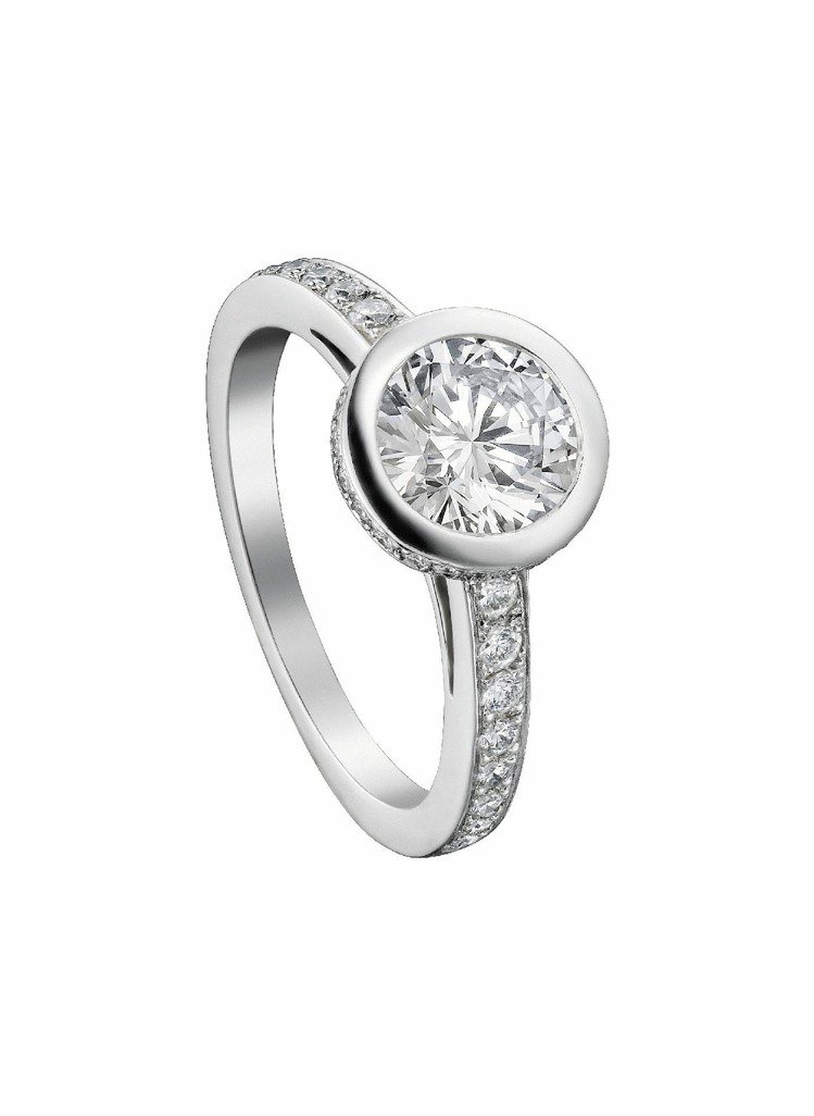 卡地亞Set For You訂製婚戒系列提供多種選擇，此為Honeymoon訂婚鑽戒，戒環鋪鑲鑽石，1克拉主鑽約54萬元起。圖／Cartier提供