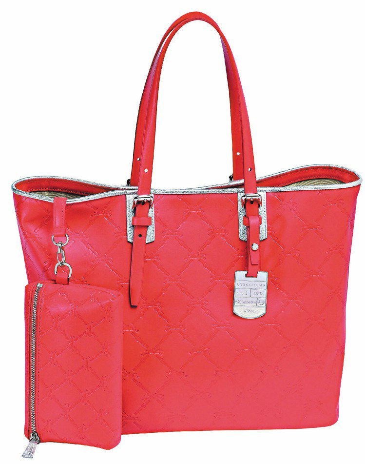 LM CUIR紅色限定訂製新色包款，大款售價24,300元，小款21,100元。圖／Longchamp提供