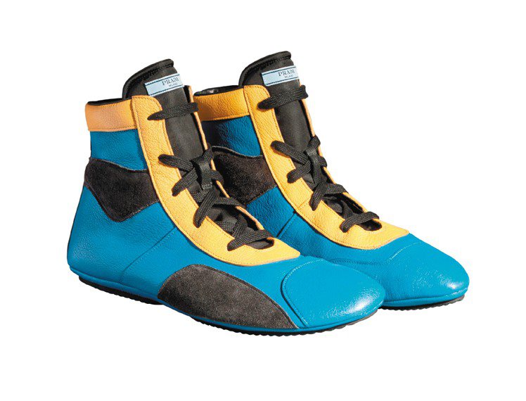 熱帶野性拳擊鞋，鮮明撞色異材質拼貼，27,500元。圖／PRADA提供