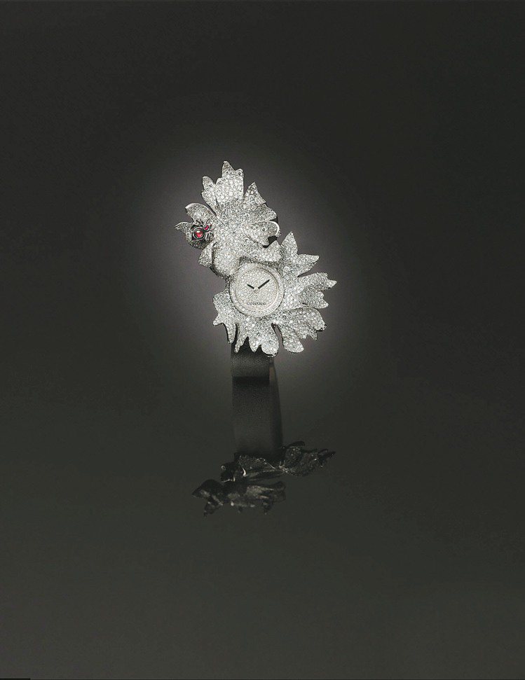台灣珠寶設計師Cindy Chao首度推出珠寶表，以楓葉詮釋精緻雕工，作品在瑞士製造。圖／CINDY CHAO提供