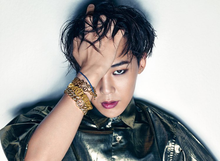 韓國流行天團 BIGBANG 隊長 G-Dragon 與香港珠寶品牌周大福推出聯名合作系列。圖／周大福提供