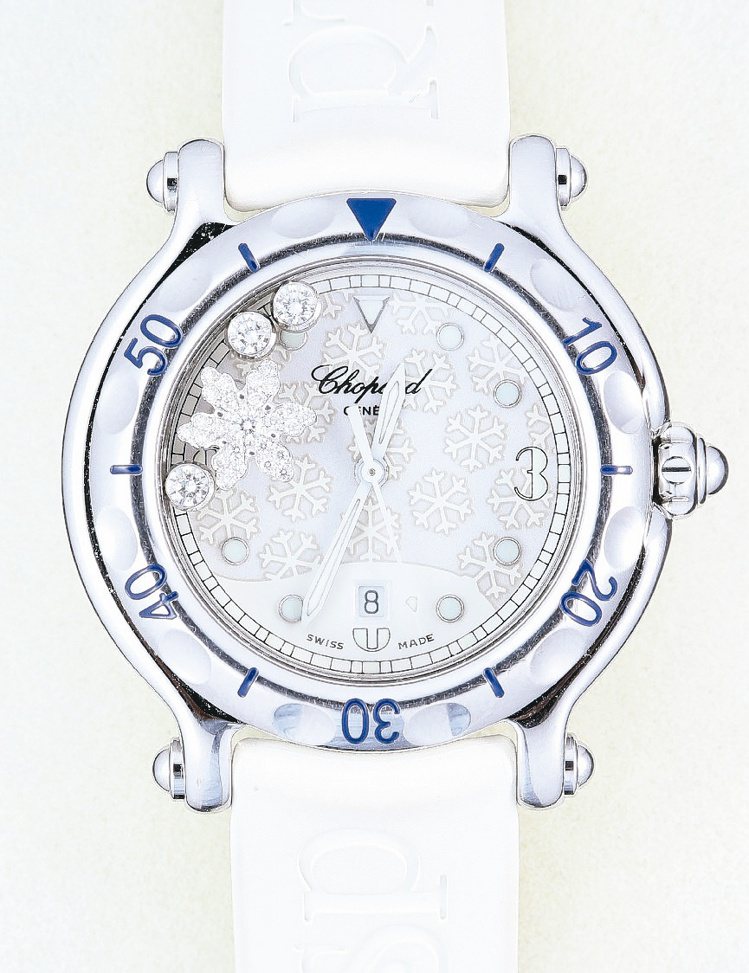 蕭邦Happy Snow是李亞玫工作後買來犒賞自己的第一只腕表。圖／林澔一攝影