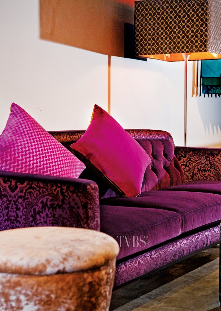貴氣的紫色當然是絲絨材質中不可錯過的經典。圖／TVBS周刊提供