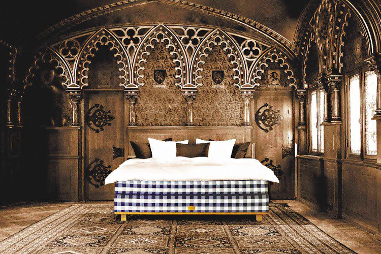 瑞典皇室御用床具品牌Hastens旗下要價400萬的頂級床墊Vividus。圖／Hastens提供