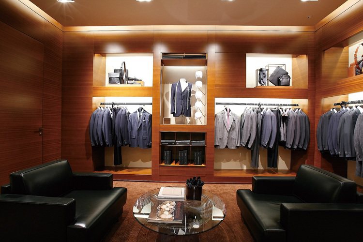 全新Ermenegildo Zegna品牌專賣店，以打造舒適低調的奢華氛圍為主要概念。圖／TVBS周刊