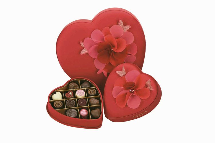 GODIVA－軟心系列
奢華繽紛的禮盒向來是GODIVA強項，今年針對巧克力，GODIVA特別推出5款限量軟心巧克力，以黑、白巧克力與牛奶巧克力各自搭配內餡夾心。GODIVA禮盒則與比利時Studio Job合作，以萬花筒為靈感，象徵愛情中多面向的驚喜和悸動。560-6,700元間。圖／業者提供