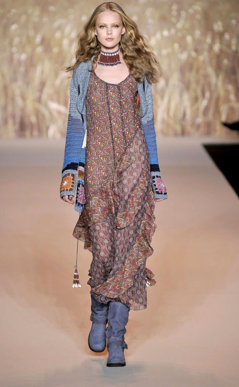 Anna Sui 用雪紡、針織、麂皮元素創造優雅風格的嬉皮。圖／達志影像