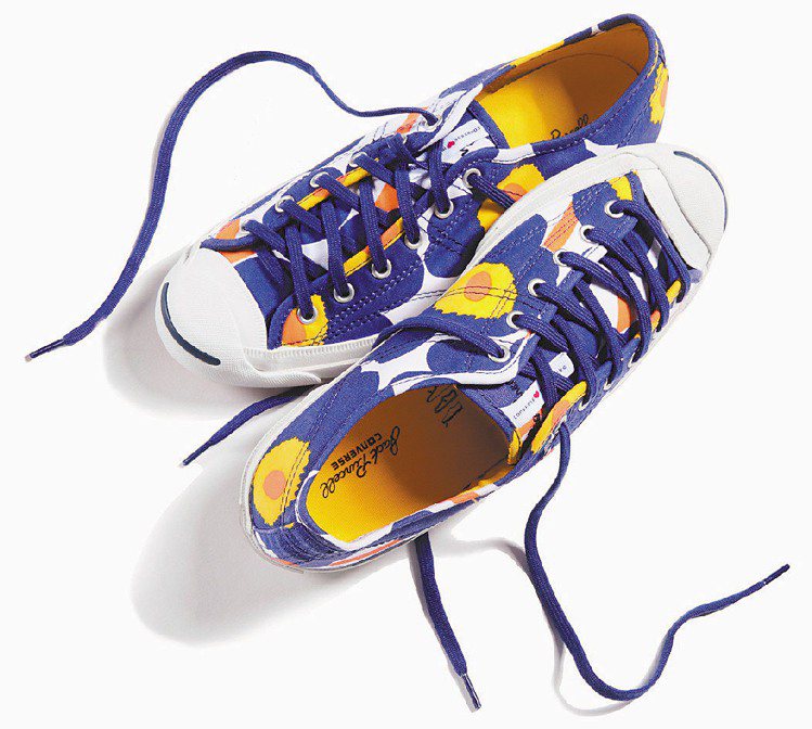 CONVERSE與芬蘭家飾Marimekko的鞋款以罌粟花拼出幾何圖案。圖／CONVERSE提供