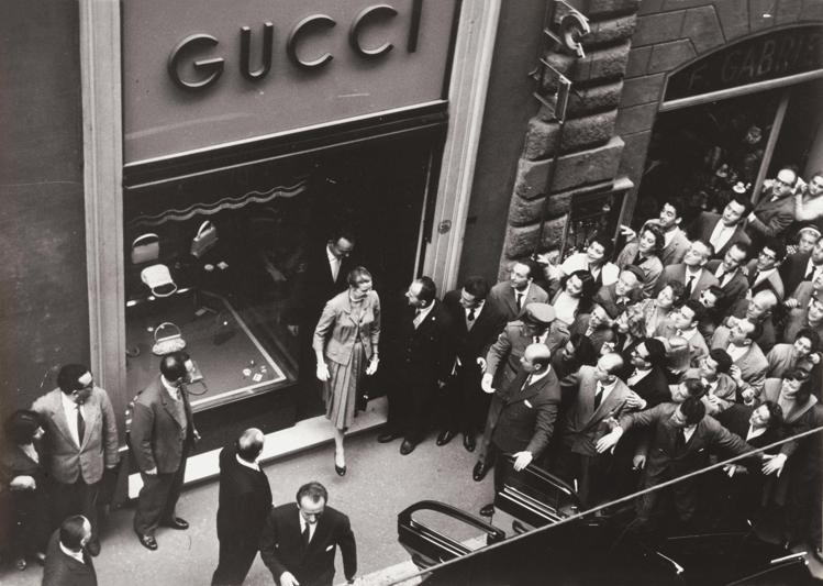 摩納哥王妃葛麗絲凱莉走訪GUCCI米蘭店，造成萬人空巷。圖／GUCCI提供