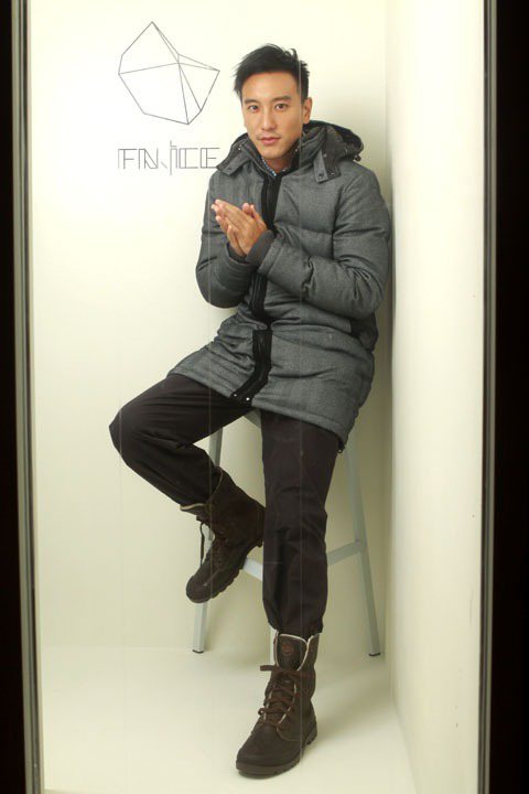 王陽明穿著FN.ICE外套體驗寒帶「艾爾狄克屋」。圖／FN.ICE提供