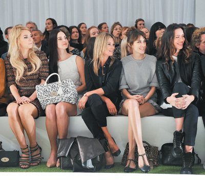 左起Vanessa Kirby、Lana Del Rey、Kate Moss、Alexa Chung和Rebecca Hall。圖／摘自網路