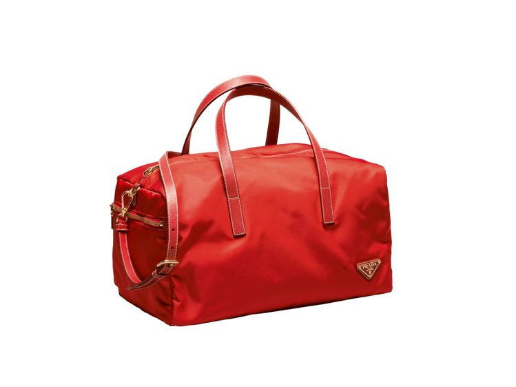 PRADA學院派紅色帆布方型手提包、26,000元。圖／PRADA提供