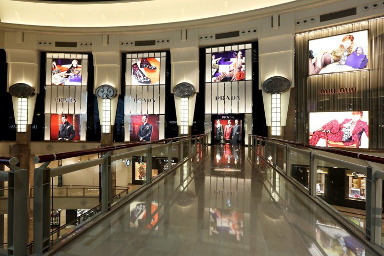 PRADA在台北101的4、5樓開設跨樓層旗艦店，營業面積超過300坪，提供最完整的男女裝和配件。圖／PRADA提供