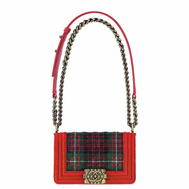 紅色蘇格蘭格紋BOY CHANEL包，105,500元。圖／CHANEL提供