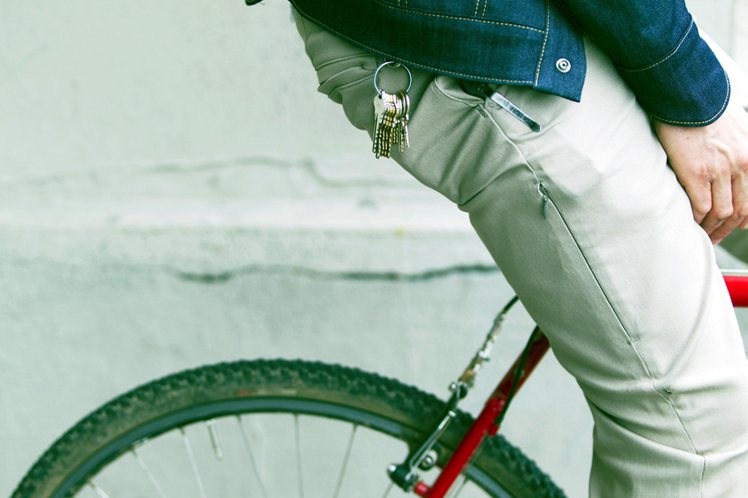 Levi's推出Commuter輕騎者，暗袋、反摺螢光條等細節專為單車族設計。　圖／Levi's提供