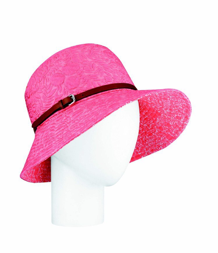 Chapeau summer珊瑚紅草帽，20,900元。圖／LV提供