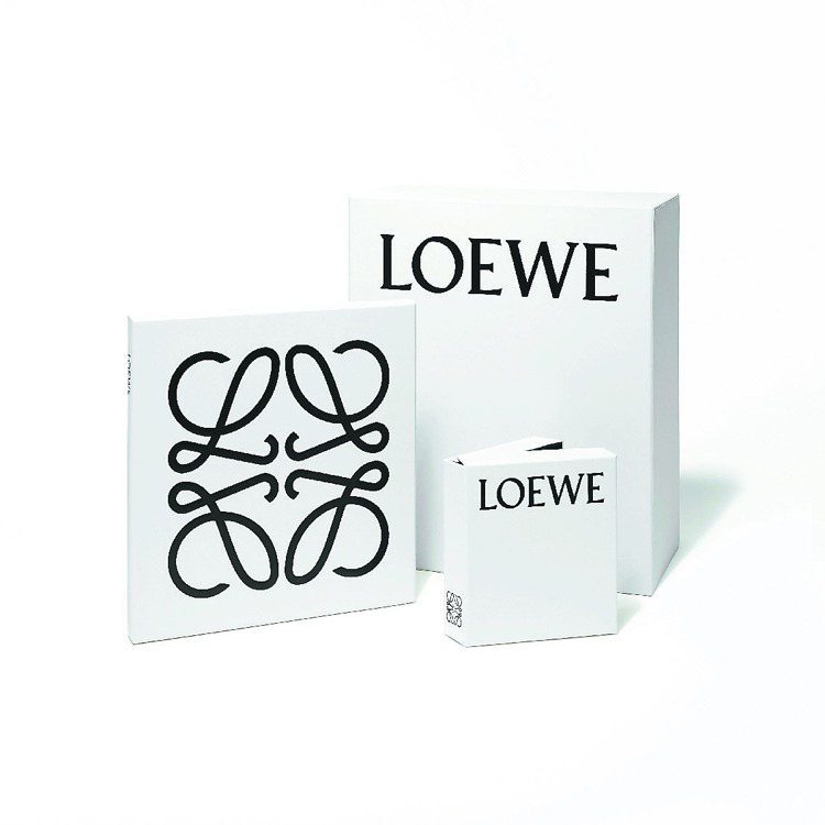 新改版的LOEWE品牌LOGO和Anagram圖案包裝禮盒。圖／LOEWE提供