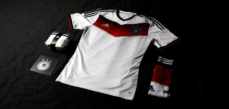 解碼世界杯最夯商品－主客場球衣，德國簡潔的黑白配色，最受台人喜愛。　圖／adidas提供