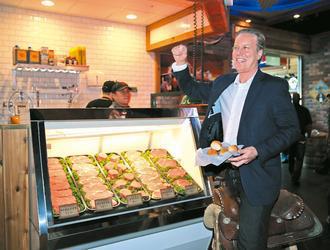 TEAXS ROADHOUSE首度進軍亞洲，美國老闆柯明瑞也來台為餐廳行銷。記者于志旭／攝影