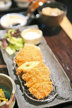 勝勢餐廳的酥炸鮭魚起士套餐。記者于志旭／攝影
