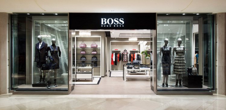 新光三越A9二樓BOSS女裝專賣店-店面正入口。圖／BOSS提供
