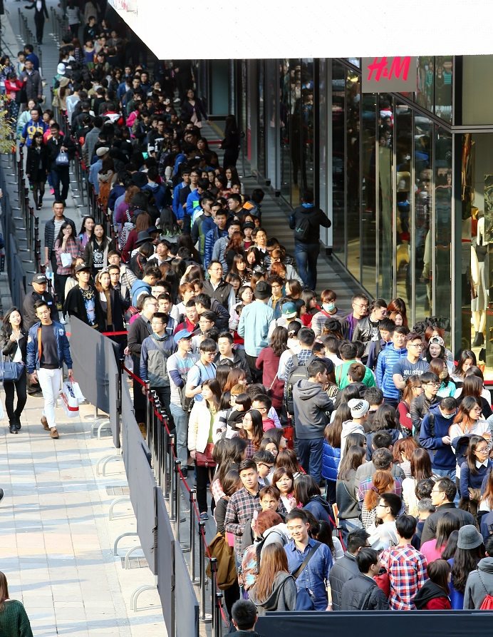 H&M台北店開幕萬人空巷，帶動總部第一季業績成長36%。記者／趙文斌攝影