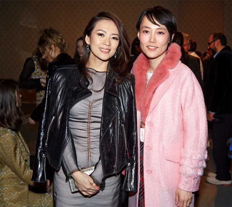 章子怡(左)與菊地凜子出席MIU MIU東京青山旗艦店開幕派對。圖／MIU MIU提供