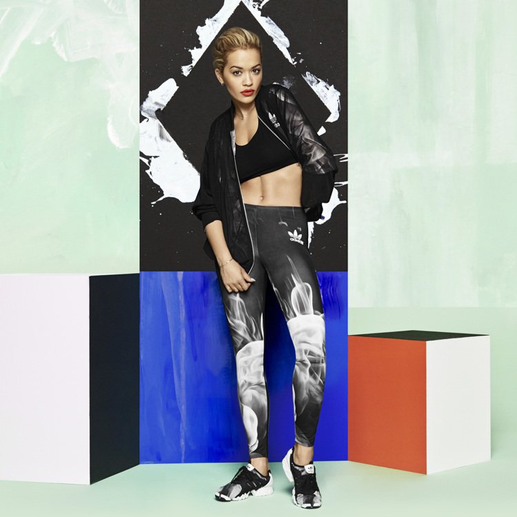 Rita Ora大膽詮釋adidas Originals by Rita Ora Smoke系列神秘風采。圖／adidas Originals提供