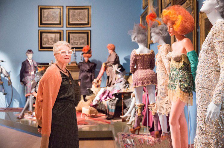 薩凡納藝術設計學院博物館舉辦展覽《Vivienne Westwood, Dress Up Story - 1990 Until Now》，向設計師致敬。圖／Vivienne Westwood提供