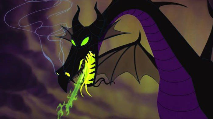 《睡美人》中的反派 Maleficent能變身成噴火巨龍，《曼哈頓奇緣》中蘇珊莎蘭登飾演的皇后也有此技能。圖／擷取自disney.wikia.com