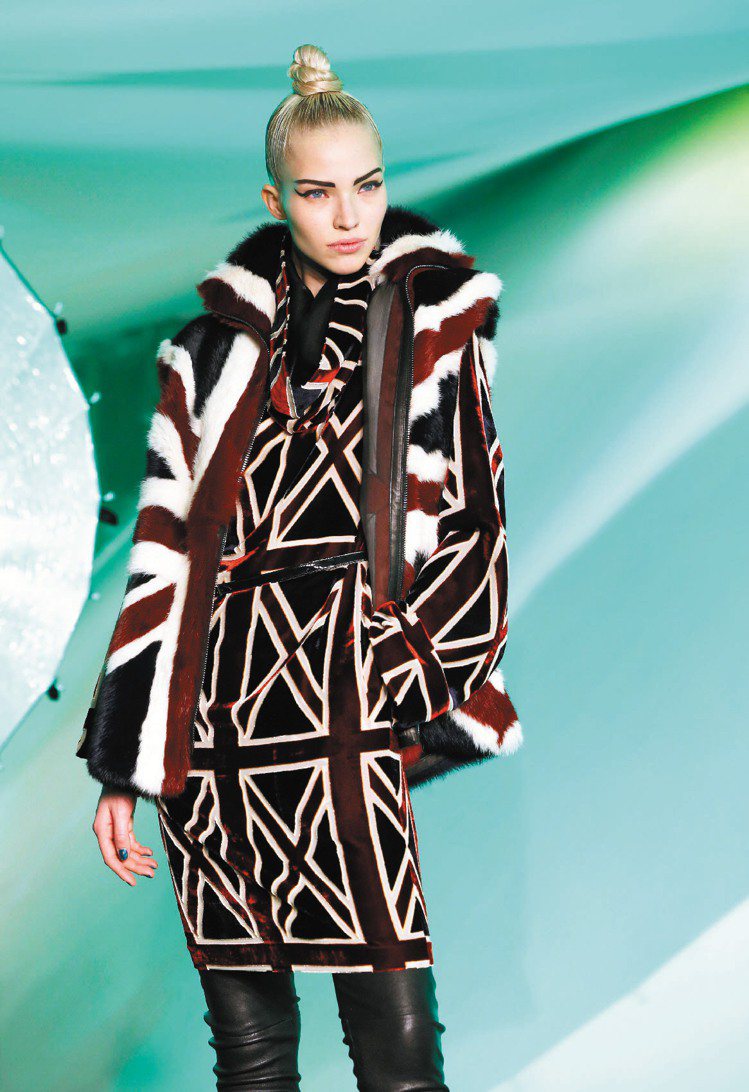 Jean Paul Gaultier秋冬裝打造復古的未來感。圖／美聯社