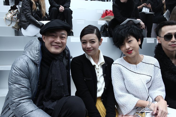陳奕迅(左起)、陳妍希、徐濠瑩在香奈兒大秀上相見歡。圖／CHANEL提供