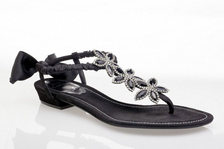 黑曜寶石水晶涼鞋，NTD39,000。圖／Rene Caovilla提供