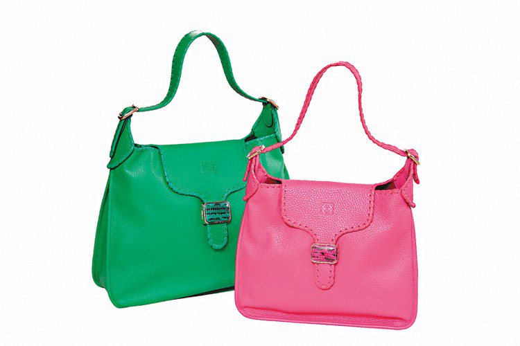 LOEWE主打新款Granada手袋，森林綠大包(左)105,000元、桃紅小款包89,000元。圖／LOEWE提供