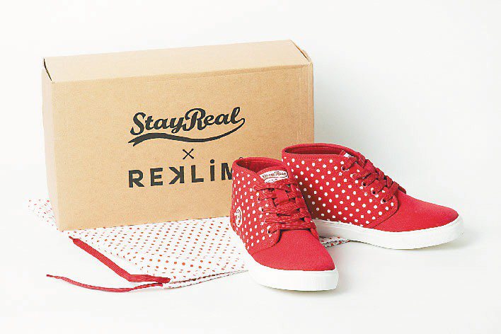 與STAYREAL聯名鞋款突破REKLiM過去的極簡模式，紅、藍、黑三款底色搭配白色圓點，更加充滿年輕活力。圖／STAYREAL