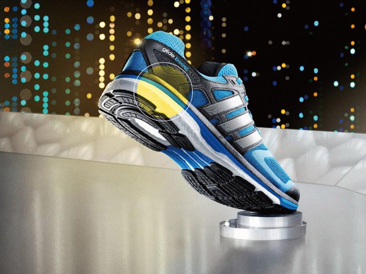 adidas推出「Supernova Glide Boost」氣囊跑鞋，強打避震、能量循環。圖／adidas提供