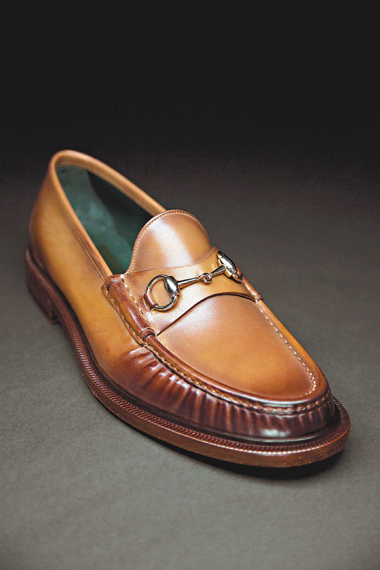 頂級訂製樂福男鞋可選材質、顏色等。圖／GUCCI提供
