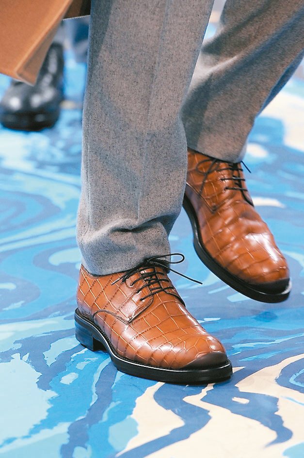 咖啡色系牛津鞋是時尚總監謝介人眼中的經典款。圖／各業者提供
