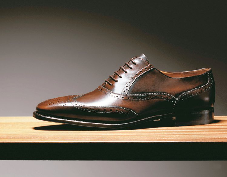 牛津鞋挑選以顏色為首要，深咖啡色最實搭。圖／各業者提供