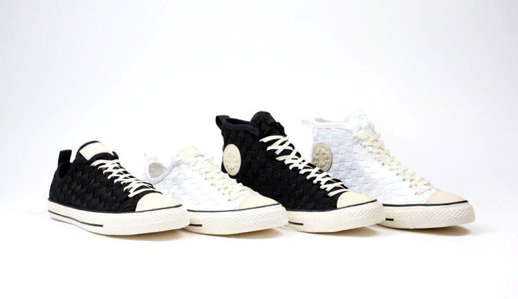 Converse Chuck Taylor All Star純色編織系列將率先推出黑白配色，編織質感的一體式鞋面配以手工編織的技術創新，展現Converse精巧製鞋工藝，帶來輕巧、透氣的穿著體驗。圖／CONVERSE提供