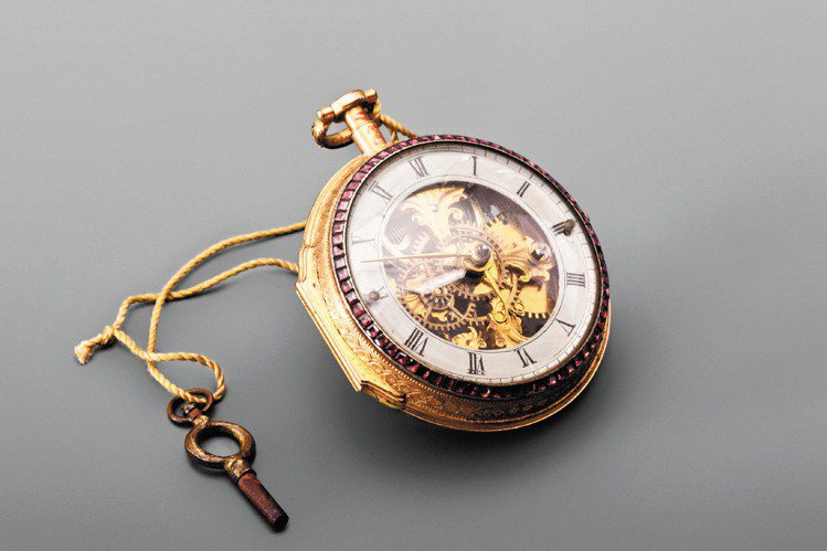 清代鍍金銀殼大懷表，18世紀末，英國製造。圖／瀋陽故宮博